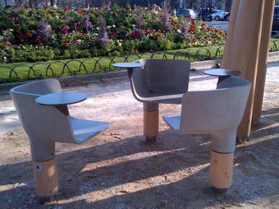 Mobilier urbain en béton moulé